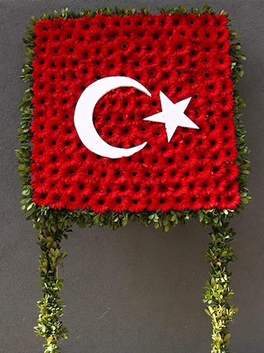 Türk Bayrağı Pano Çiçek